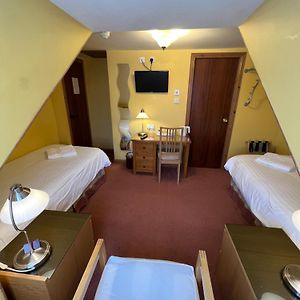Twin Room Private Bathroom